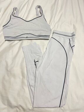ALO Yoga White Sports Bra & Leggings set with Black Piping